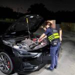 鹿港警伸援手及時協助排除拋錨車輛脫困