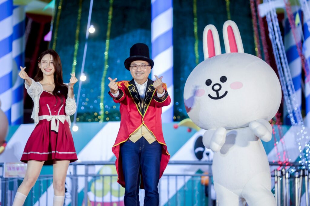 2025新北歡樂耶誕城今晚開城-　女神李雅英、line-friends兔兔、侯友宜共同點燈　