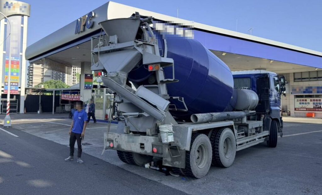 高雄水泥預拌車左轉疑a柱擋視線　輾斃8旬婦