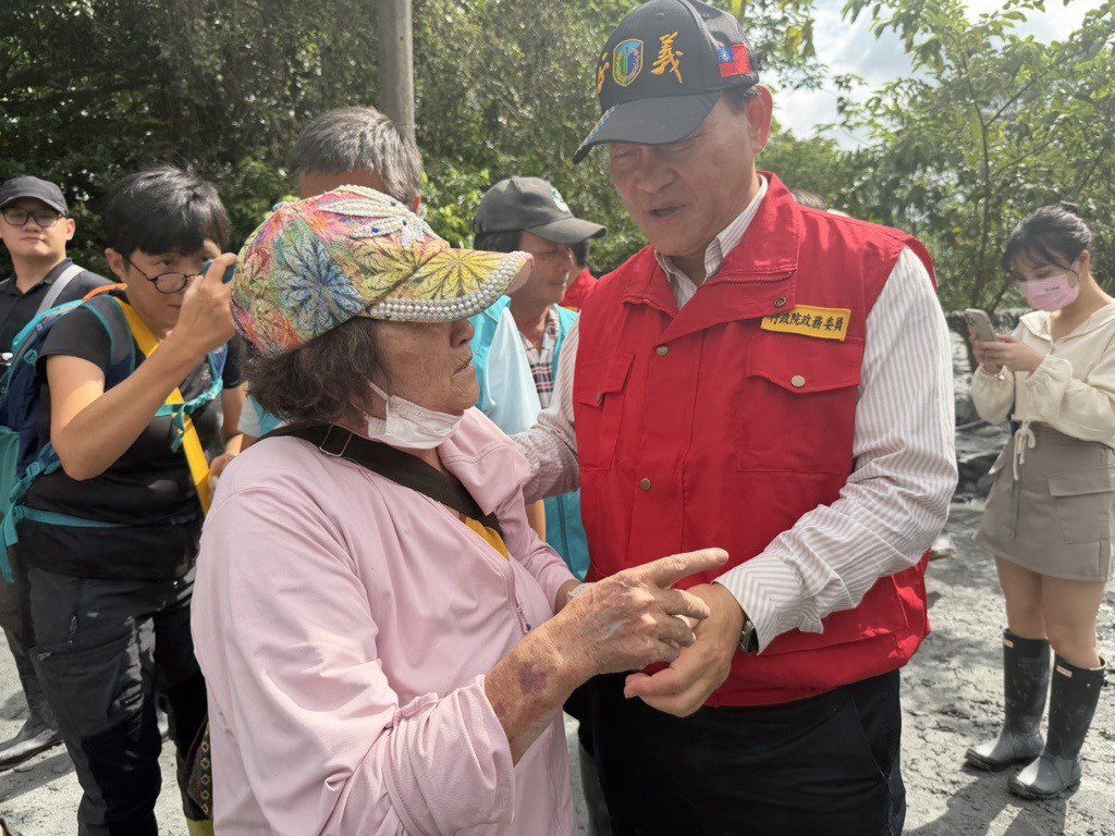 堰塞湖溢流泥流襲村致損害　季連成花蓮勘災慰問受災居民