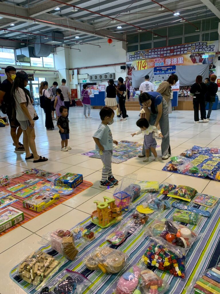七星區居家托育中心感恩活動市集　保母以遊戲闖關提醒家長並指導育兒撇步