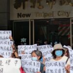 瓦城泰統集團遷廠調動引爭議　員工到新北市府舉牌陳情　勞工局籲雇主負起企業社會責任