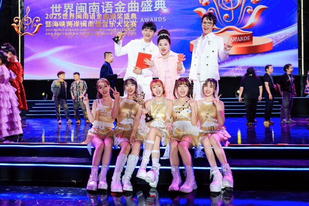 演藝圈暖心之舉！白冰冰宣布「佣金減半」親解約-子弟兵樂喊「我愛妳」