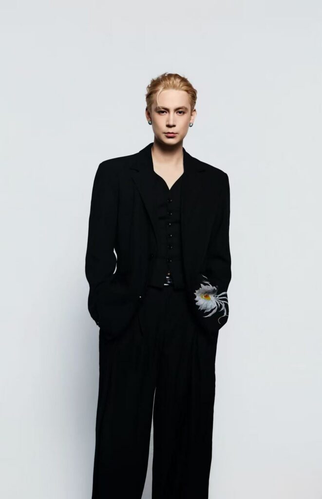 step.jad依加「夜奔」台北開唱-憑天賦與自學音樂衝上舞台高峰