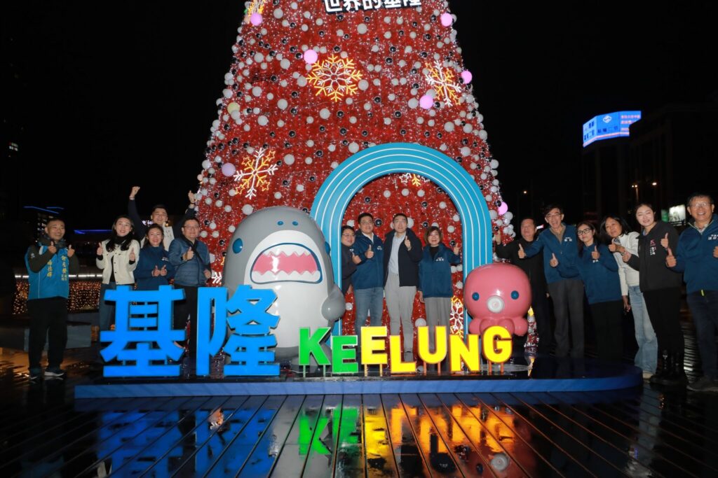 基隆400璀璨點燈！全球人氣鯊魚先生照亮港灣