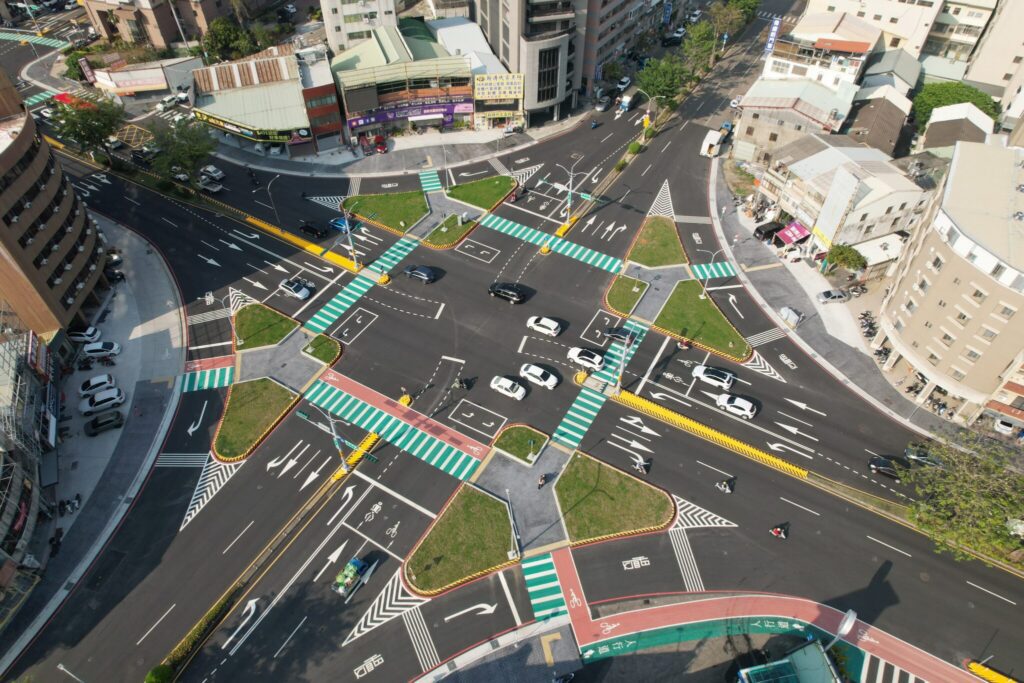 人行道適宜性飆升至83%！　中市人本交通改善績效再創巔峰！