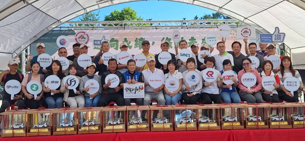 雲科工廠商聯合捐贈脆弱家庭服務專車　助縣府強化社福量能