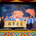 明華園日字團大里瑞和宮熱力開演　盧市長贈匾「慈光普照」肯定廟方挺傳藝、文化再發光