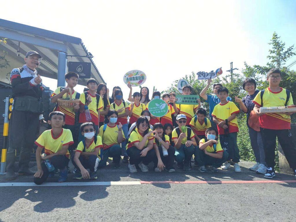 雲林食農教育深入在地　農業處領後埔國小師生探尋可可、酪梨及社區永續雞場