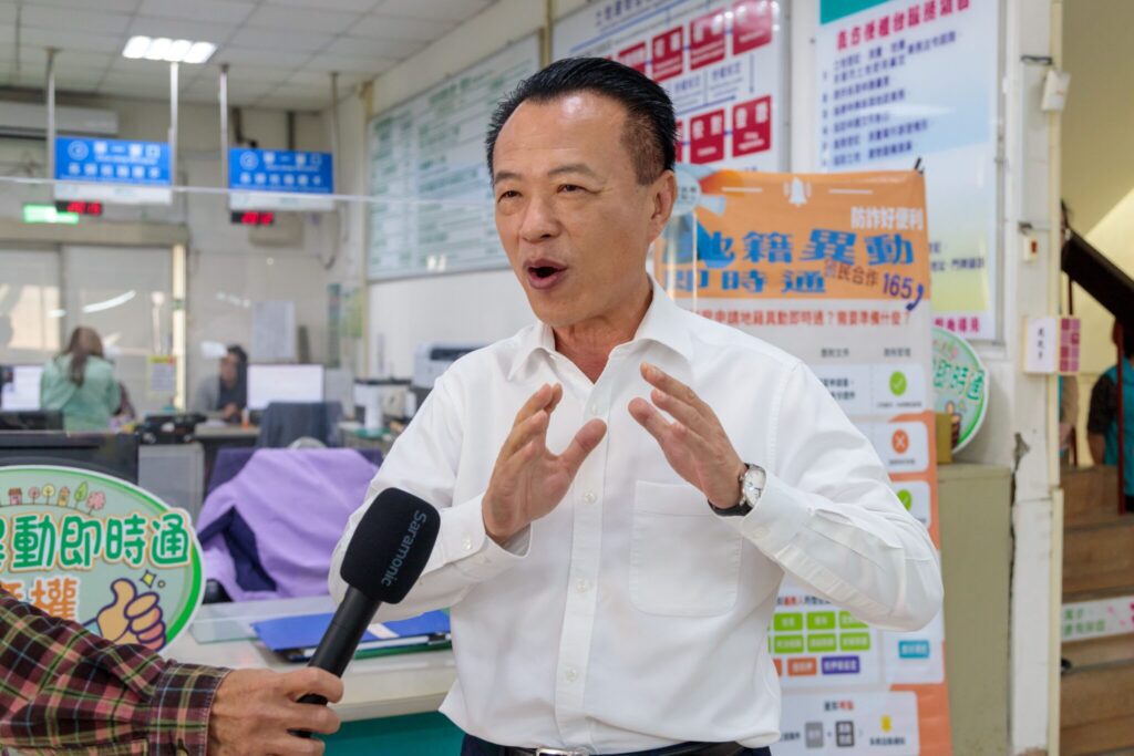 成功攔阻800萬元詐騙案　翁章梁拍短片籲勿輕易上當