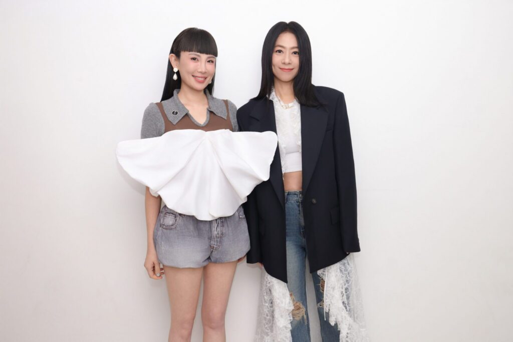 魏如萱x陳綺貞上海夢幻合體！雙女神相隔11年再合唱〈在不確定的世界裡〉全場尖叫炸裂