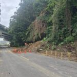 基隆暖暖邊坡坍方落石頻仍　工務處吊掛勘察防災