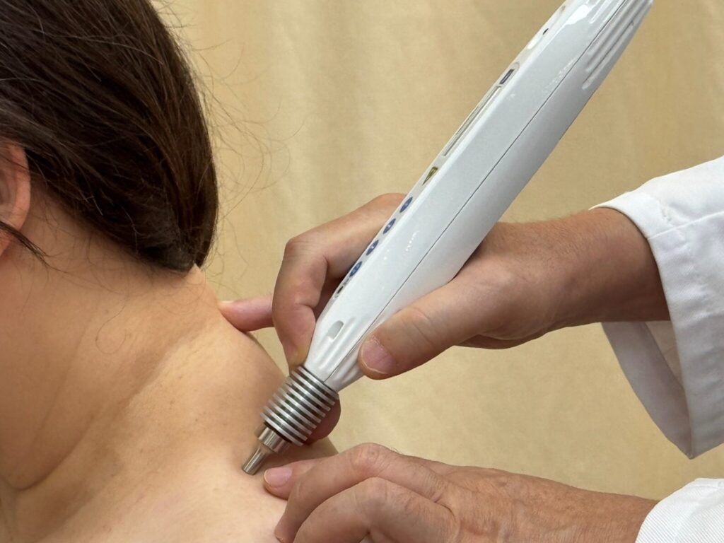 中醫針灸邁入無痛新時代　北市聯醫林森院區導入雷射療法守護市民健康