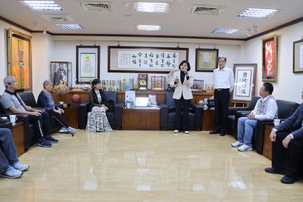 金黛敏女士捐贈雲縣救護車1部-縣長張麗善致上謝意