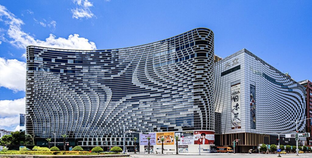 南台灣運動潮流新指標摩曼頓進駐大立　引爆on、hoka人氣話題