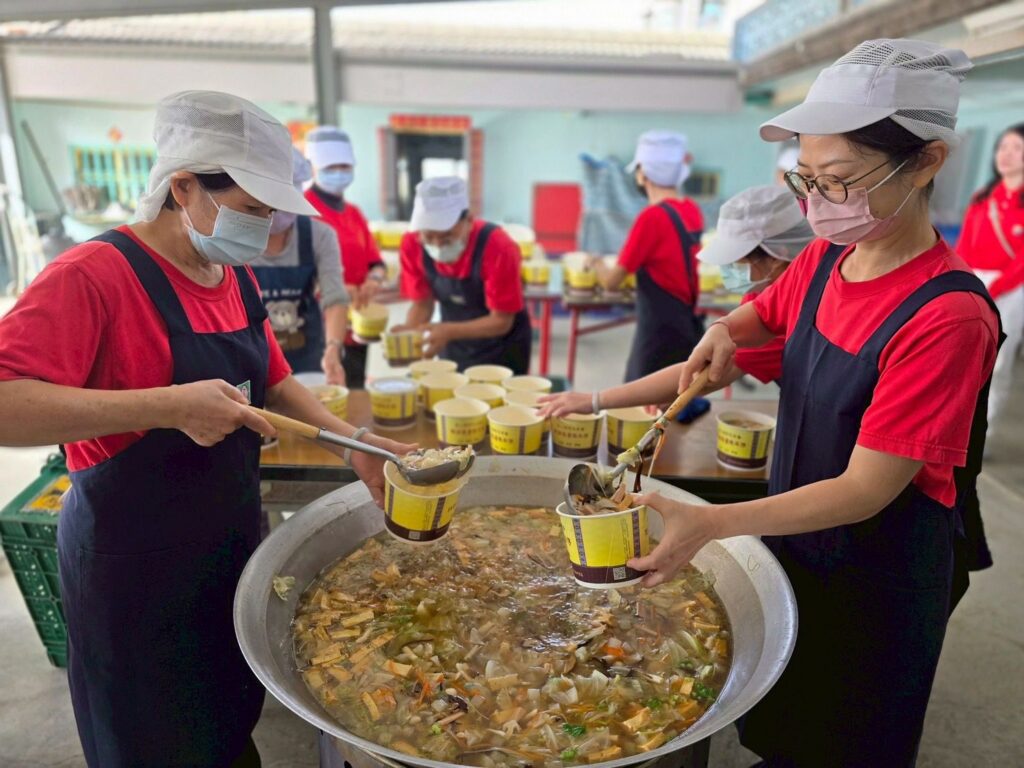 風災後走進偏鄉的第一聲問候：燭善善心會14年送餐不斷，陪伴、修補許多失落受傷的心