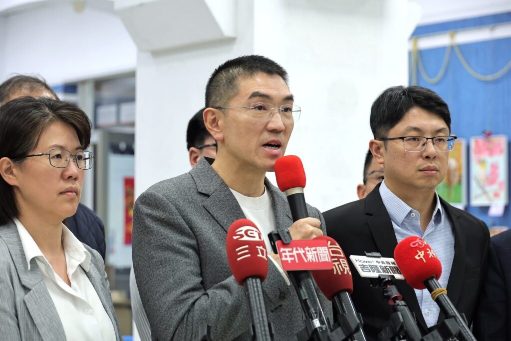 謝國樑宣布自來水油污事件補助細節　新山供水區-7-萬餘戶皆可申請