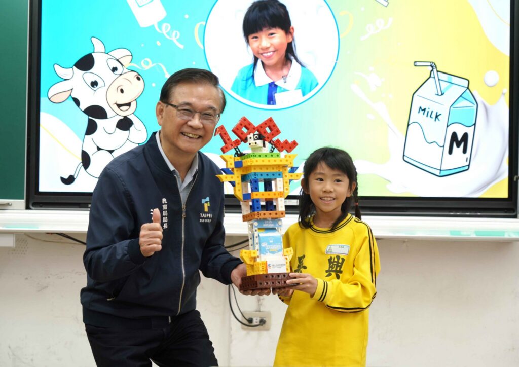 北市「鮮奶週報」百萬幸運兒出爐　教育局長驚喜贈送switch-2