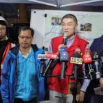 謝國樑勘查水污染清理　宣布補助項目納入「濾芯更換費用」