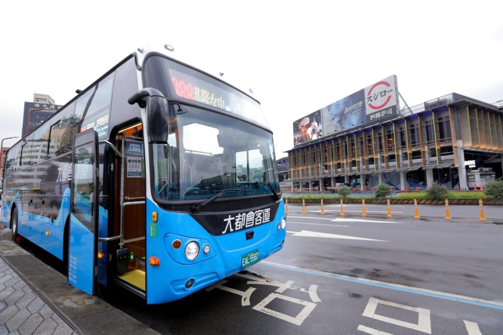 基隆城際運輸電動化啟程　2088線電巴上路