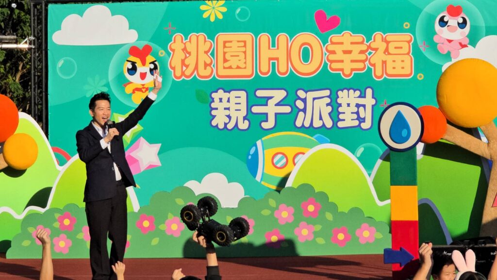 小粉絲獻愛心手作　何志偉現「跨齡」吸引力