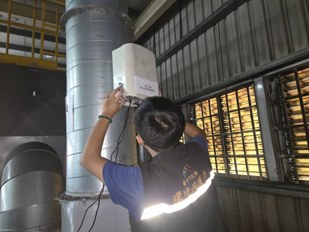 中市府導入「微型感測器」- 助企業花小錢掌握煙囪動態防空污