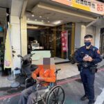 和美波麗士助迷途翁！護送體力不支長者返家