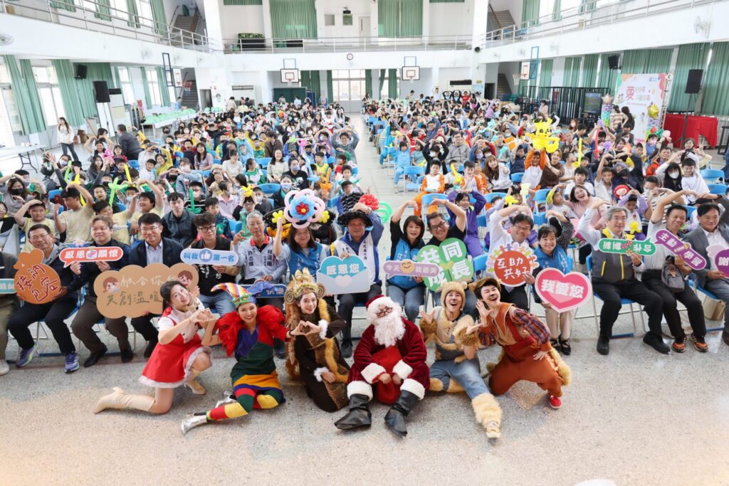 慢飛天使歡聚慶耶誕 投縣王副縣長 溫馨送禮獻祝福