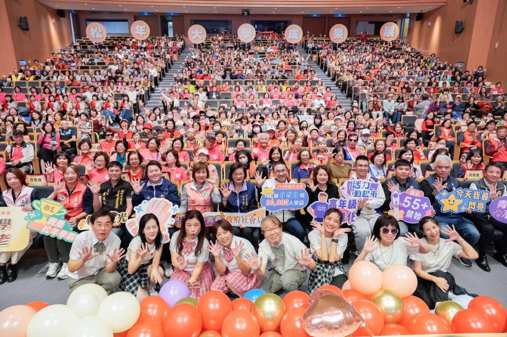 銀髮活力爆棚　新北松年大學動態成果展秀才藝　侯友宜鼓勵多動多健康