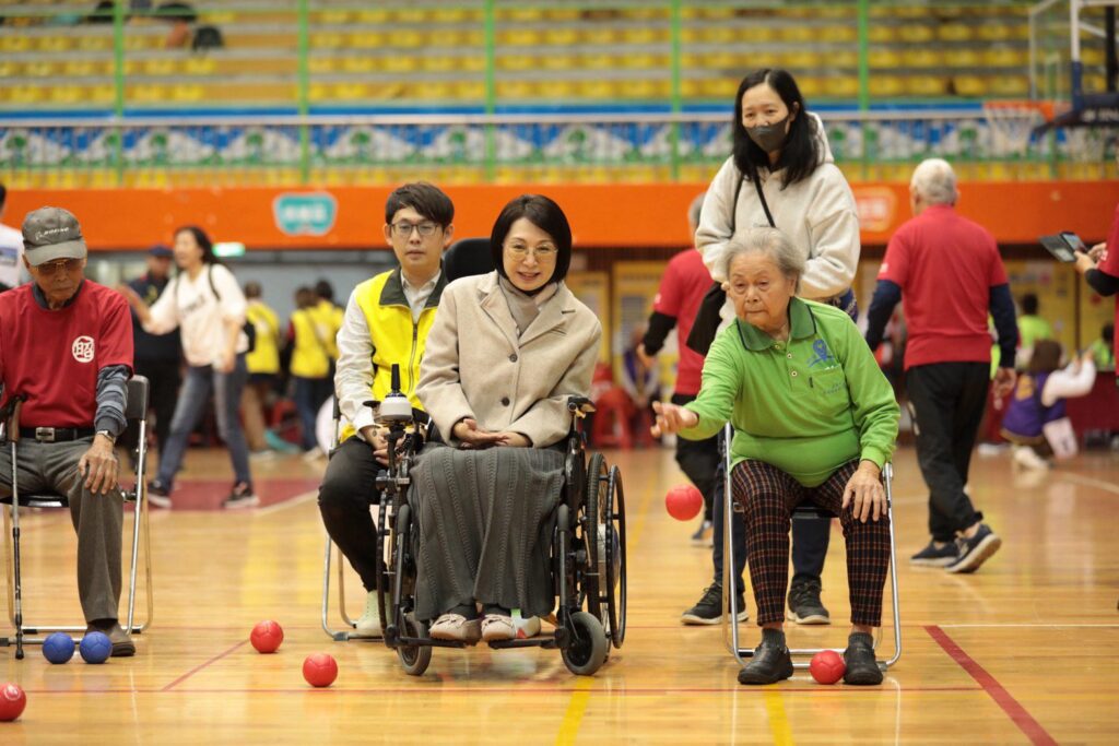 基隆市長者地板滾球賽 據點128隊阿公阿嬤組隊參賽