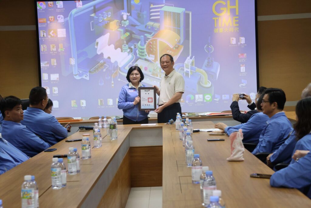 以企業創新與前瞻思維激發縣府團隊向前邁進- 雲縣府主管健豪印刷公司見學