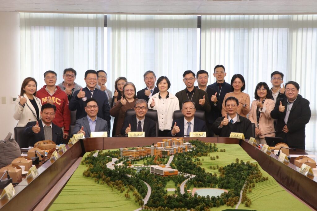 教育部長鄭英耀、高教司長廖高賢訪馬偕醫大 肯定辦學特色深化高教對話