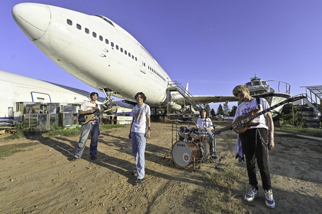 帕拉斯-pallas-出道首支-mv-數十億場景+巨無霸客機實拍-就玩這麼大