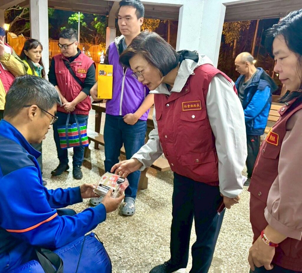 早晚溫差大-東北季風增強- 新北提前啟動街友與獨老關懷