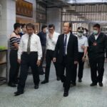 矯正署長訪視高二監,送上蘋果祝福平安!-高層訪視與基層心聲之間的距離?