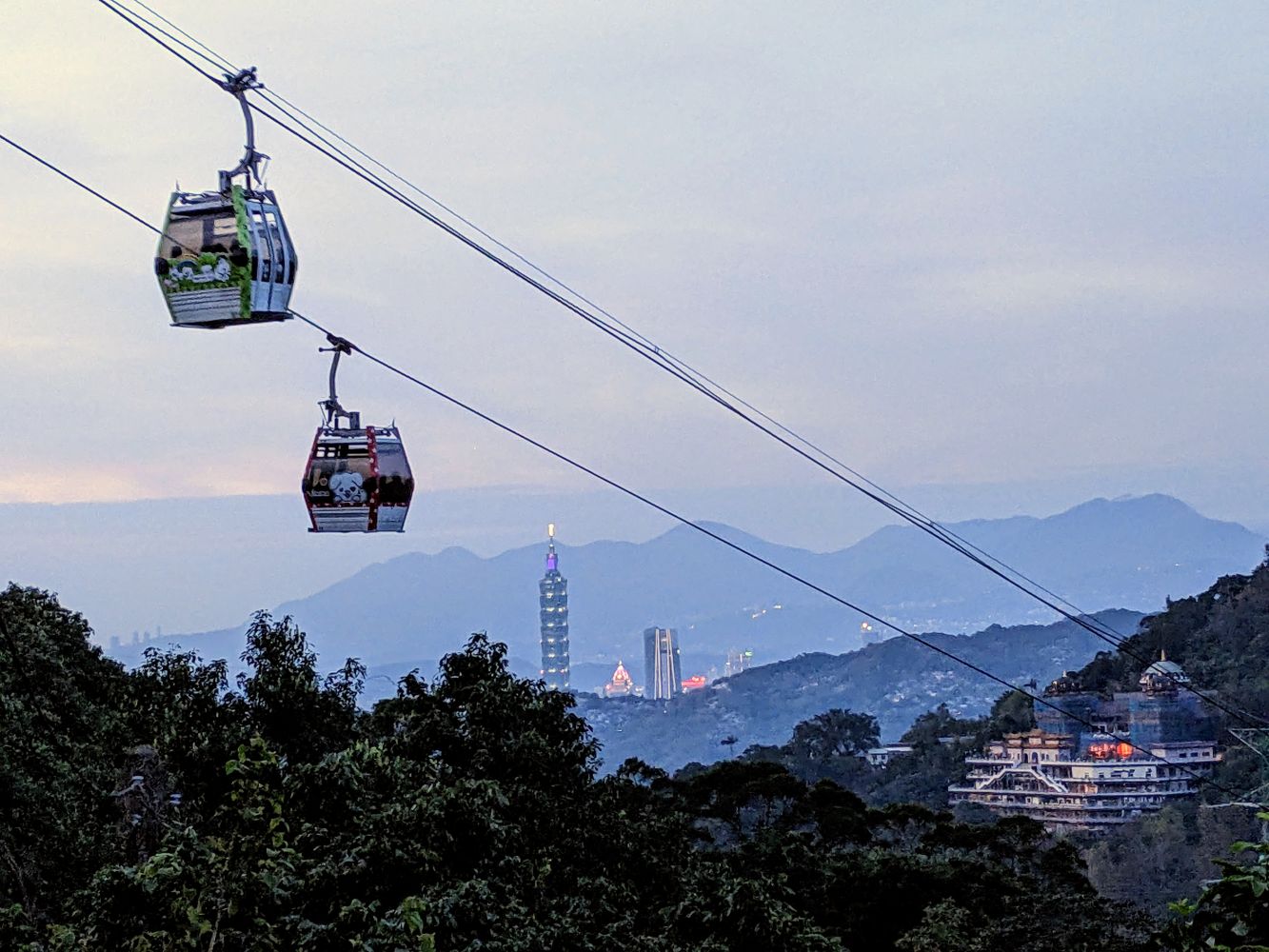 101煙火在腳下綻放　貓空纜車「星光跨年車廂」開賣