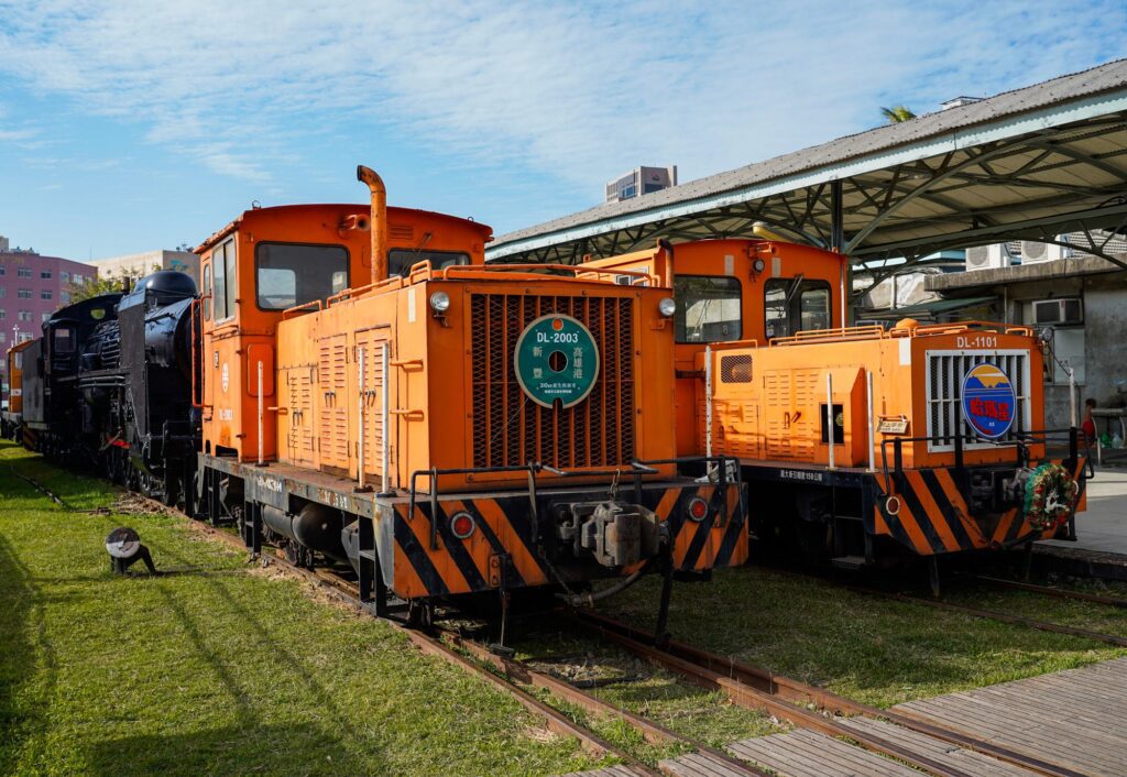 310km重生與展望　哈瑪星鐵道文化園區鐵道展示再加一-　-dl-2003號貨車移動機　運抵舊打狗驛故事館