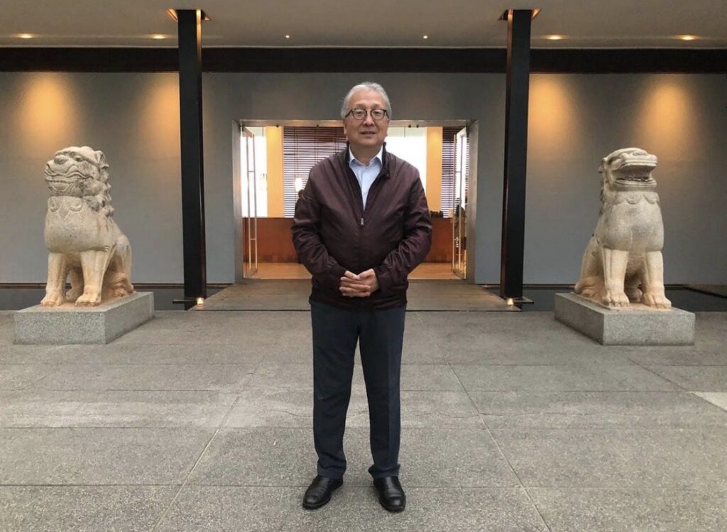 從「國防理性」到「空性智慧」-退役將軍何志信的轉身：一條通往菩提迦耶、通往心的路