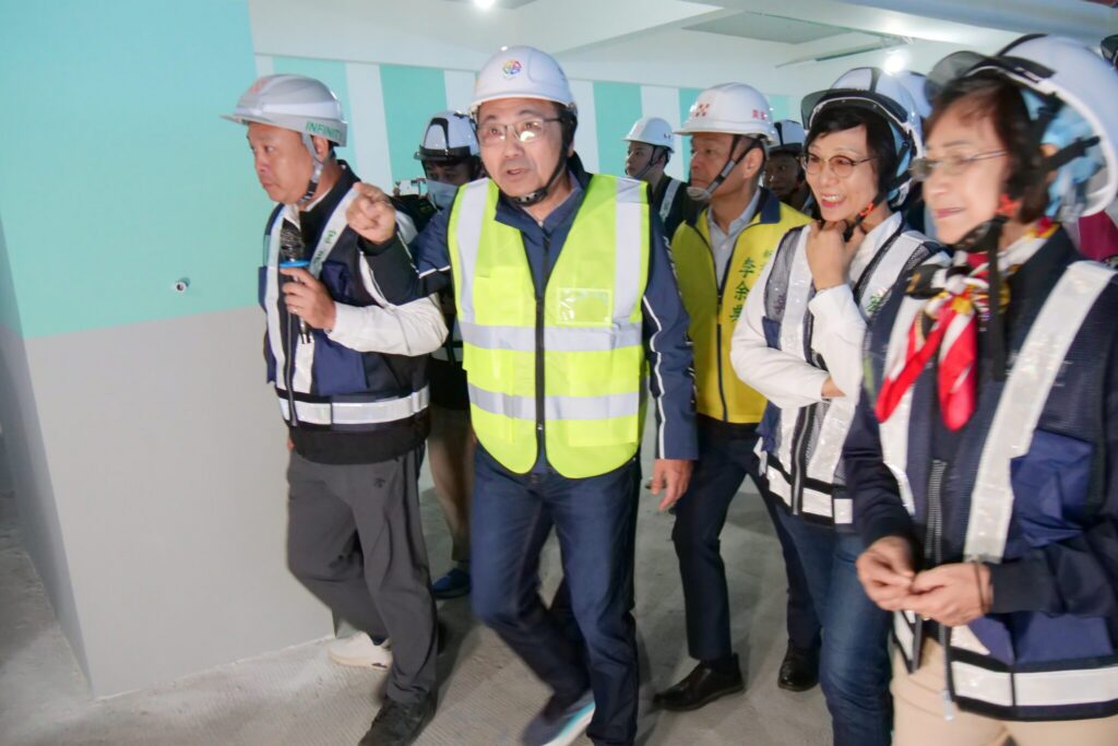 蘆洲長安立體停車場工程進度超前- 侯友宜視察要求力拚明年10月完工 打造停車、社福的多功能空間