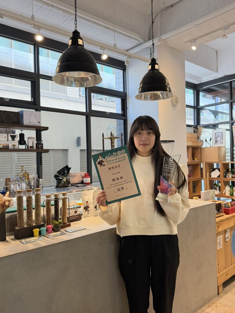 嘉藥食品系陳筑婷-k-cup-國際咖啡杯測賽奪金