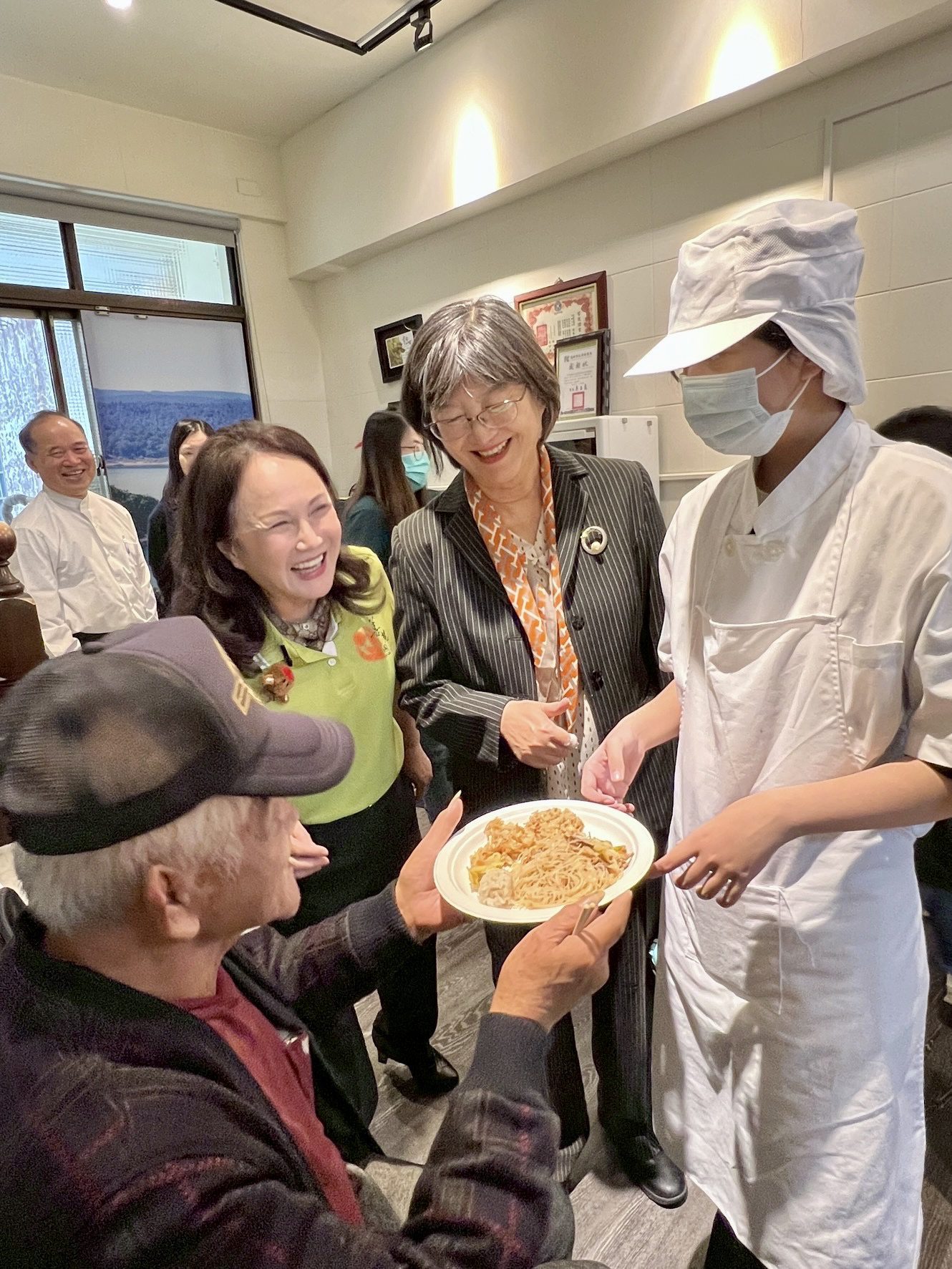 善慧恩慈善基金會-技職成果發表　五位逆境少年全數考取中餐丙級證照-/-一場感恩美食饗宴