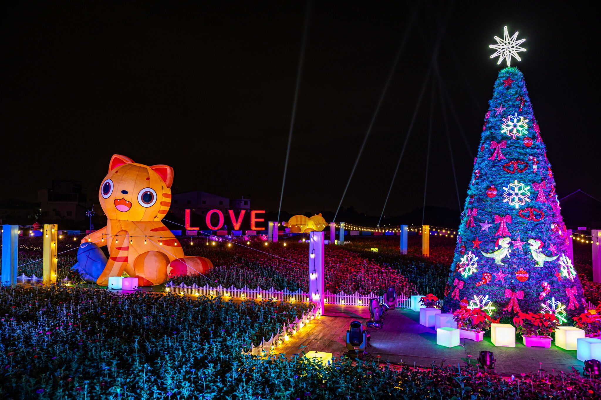 草屯聖誕點燈溫馨登場　縣長許淑華讚彰明電子熱心公益