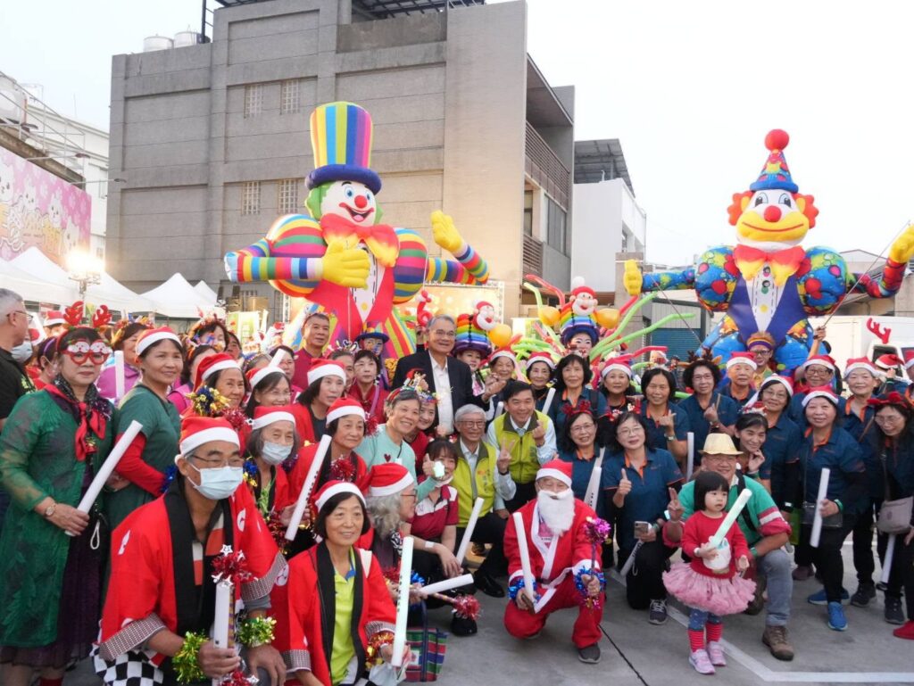 聖誕踩街結合健康宣導　秀傳醫療體系南部院區溫暖路竹