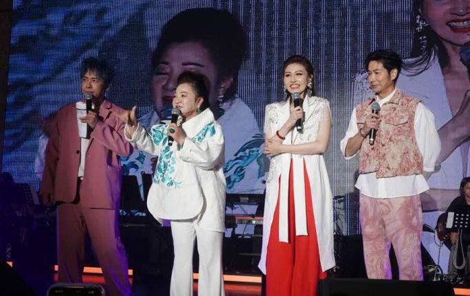 楊惠絜生日開唱-白冰冰到場相挺-爸爸-妹妹輪番上台合唱