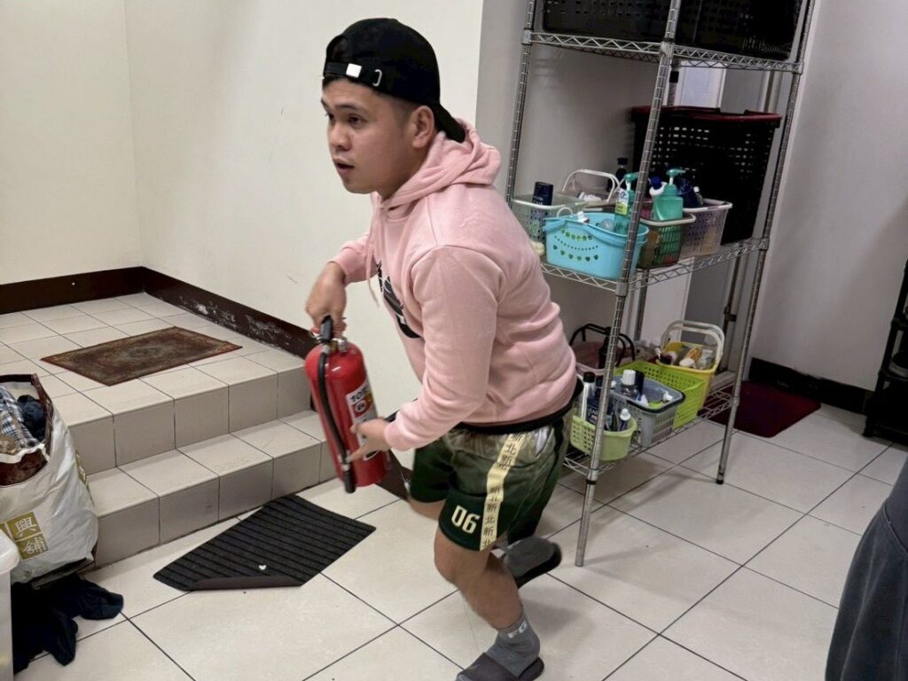 夜間火警不慌亂　基隆消防局為移工宿舍實兵演練