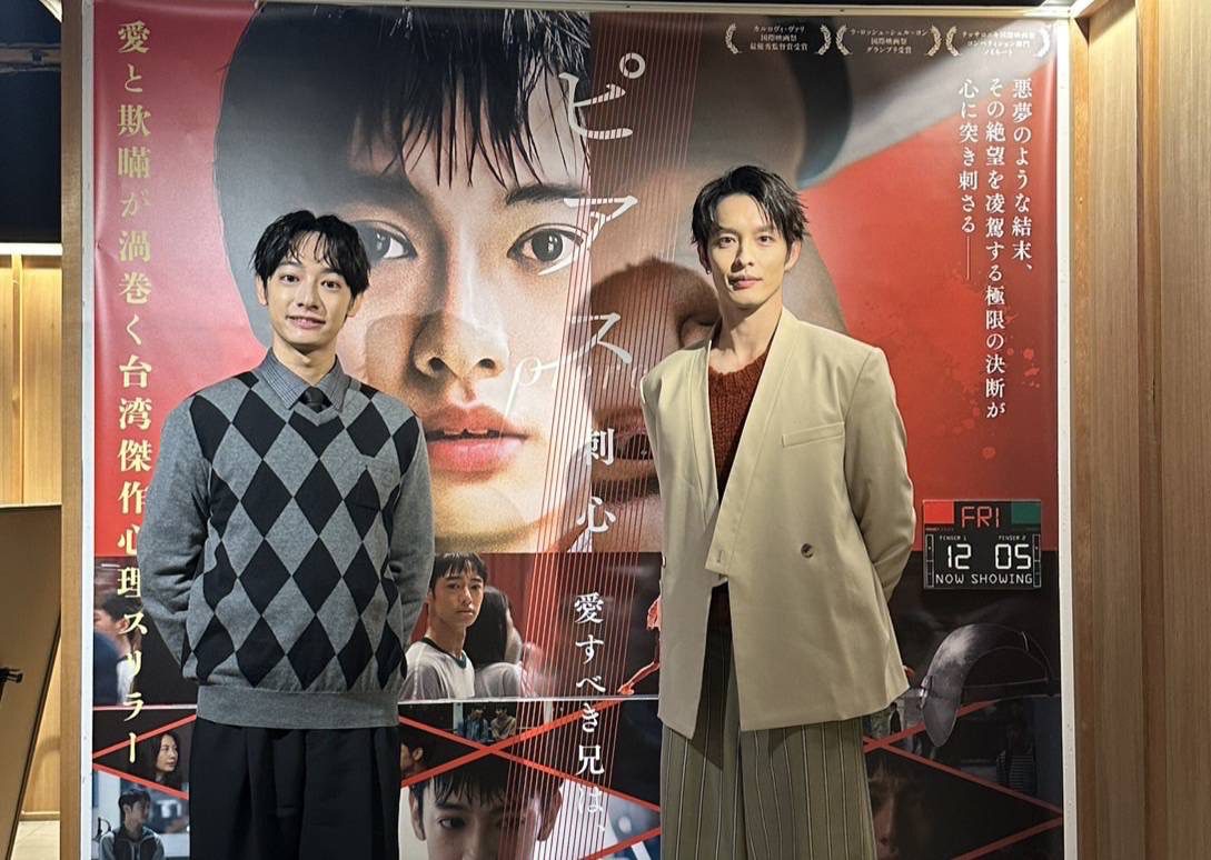 曹佑寧三度赴日宣傳人氣爆棚！《kano》永瀨正敏驚喜暖心送花　後台搭肩安撫劉修甫超窩心