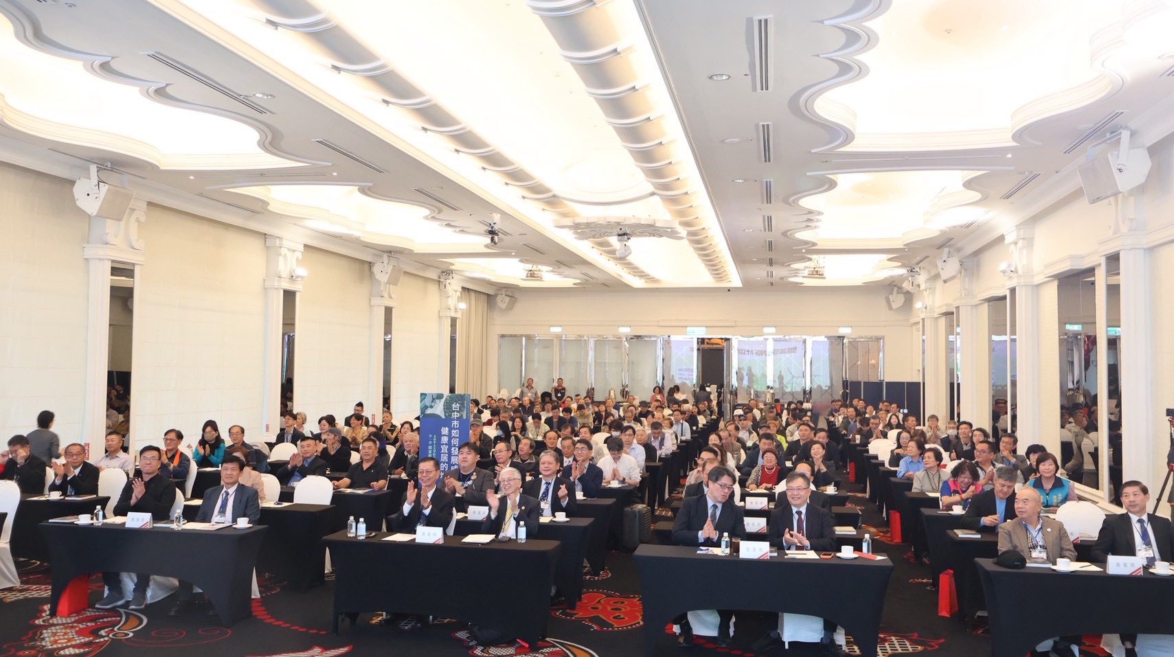 以人為本打造健康生活圈　大臺中人文學院公益講堂首場登場