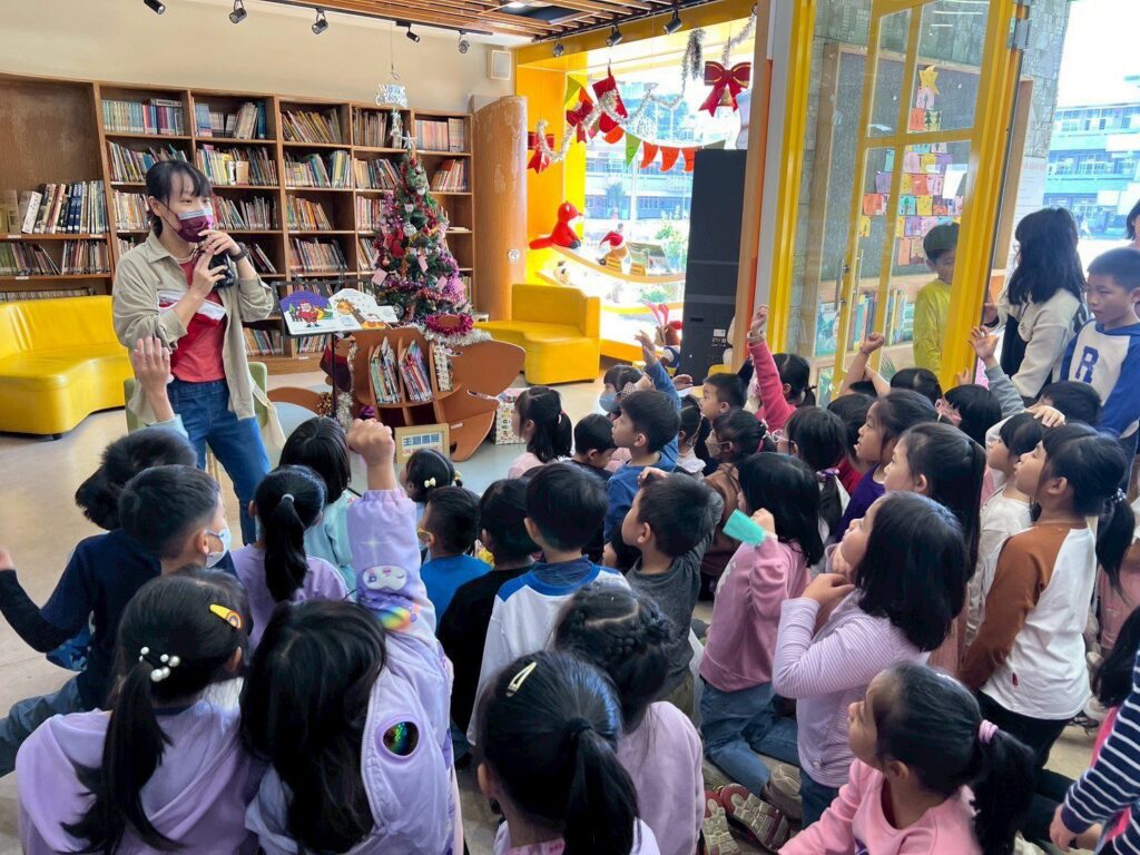 閱讀點亮歲末　中市校園聖誕閱讀活動繽紛展開