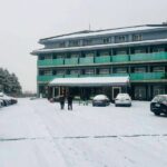 遊客驚呼「宛如歐洲」！合歡山松雪樓一夜積雪9公分