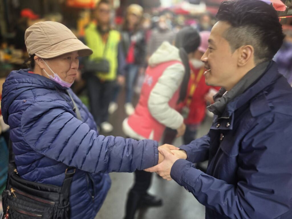 何志偉秀政見　提老人假牙定期維修政見